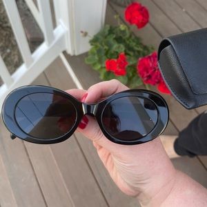 TRIOMPHE 01 SUNGLASSES IN ACETATE
BLACK